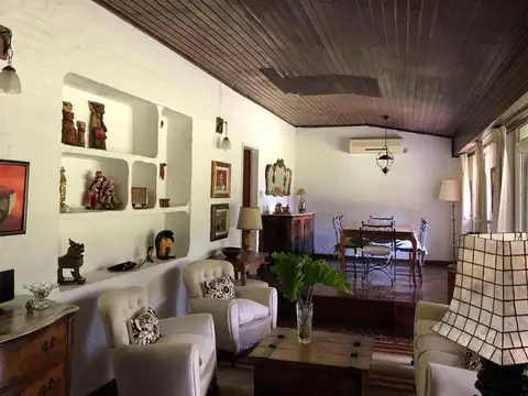 Casa en Venta con 2 cocheras