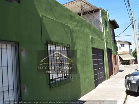 Casa en Venta con 2 cocheras
