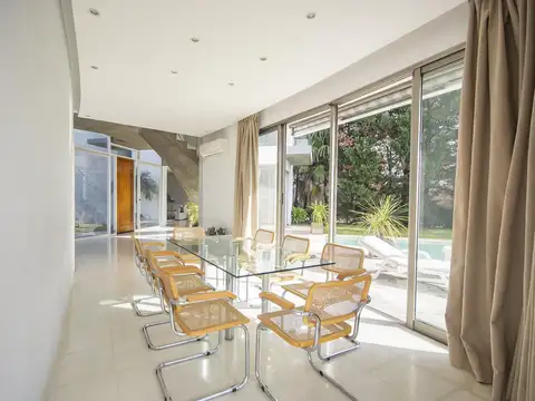 Casa en Venta con 2 cocheras