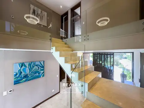 Casa en Venta con 2 cocheras