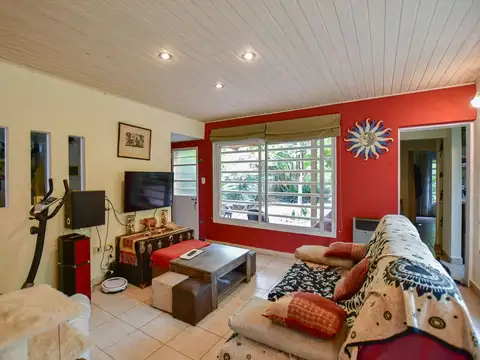 Casa 6 ambientes con 2 baños