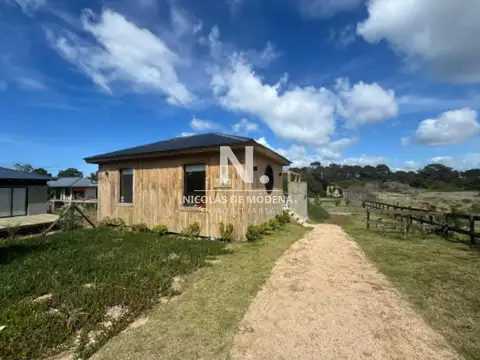 En venta casa de 2 dormitorios en Arenas de Jose Ignacio.