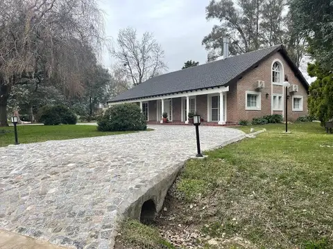 Venta - Casa en Club de Campo de Golf las PRADERAS DE LUJÁN