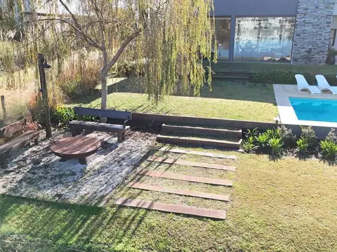 Casa 4 ambientes con 4 baños