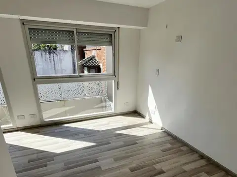 duplex 1 dormitorio con cochera Genova 1548 con cochera