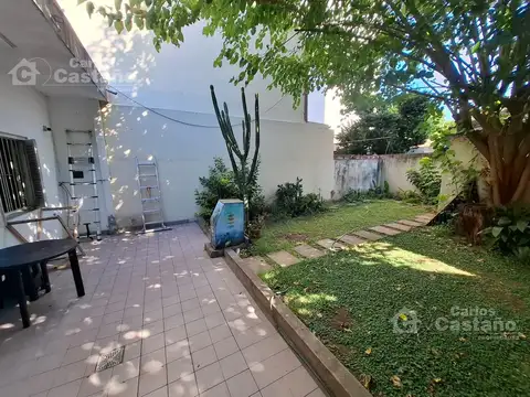 Casa 3 Amb. con Patio y Jardín