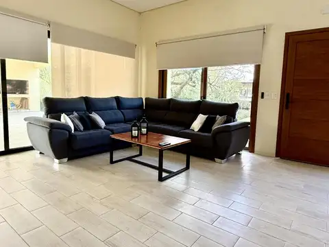Casa en venta Potrerillo de Larreta 4dor en suite, pileta. A Estrenar