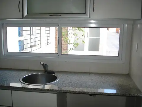 La Paz 256 , Piso 00