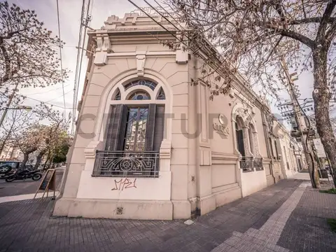 Casa 10 ambientes con 3 baños