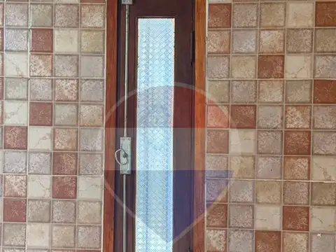 Casa 9 ambientes con 2 baños