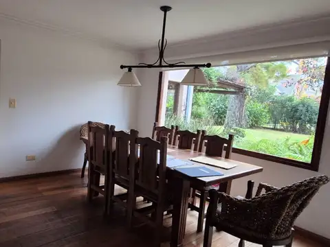 Casa en Venta con 2 cocheras