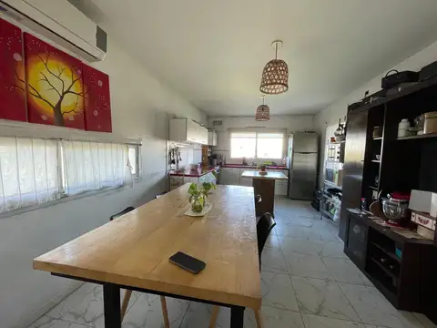 Casa 4 ambientes con 2 baños