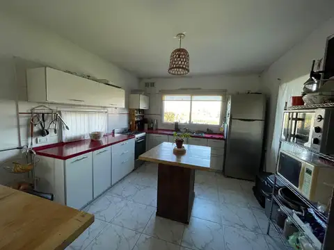 Casa en Venta con 3 cocheras