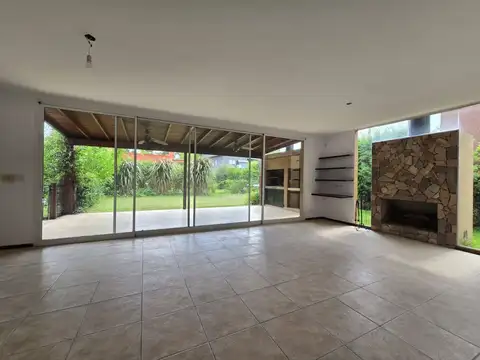 Casa 5 ambientes con 4 baños