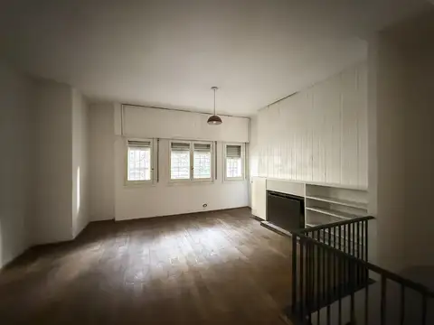 Casa de 3 dormitorios en planta alta con terraza y parrilla