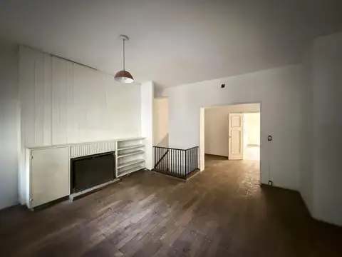 Casa de 3 dormitorios en planta alta con terraza y parrilla