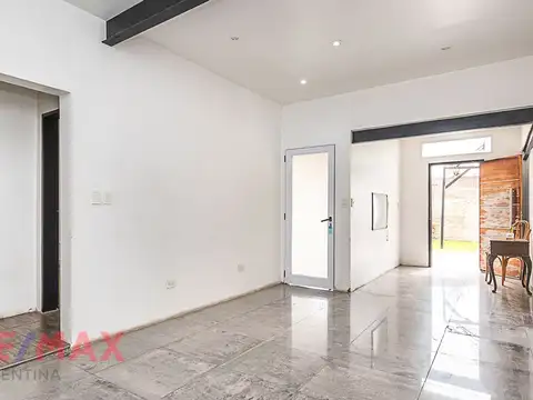 Andrés Ferreyra 900