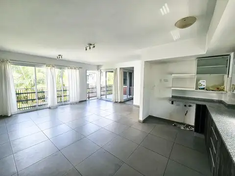 Excelente Duplex en San Isidro. Dos cocheras.