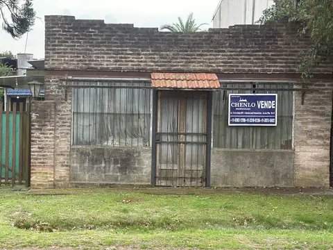VENTA CASA CON DEPOSITO Y PILETA, BARRIO DE VICENZO GRANDE