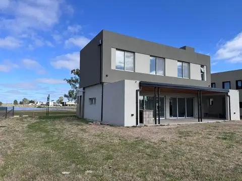 Casa en Venta en Area 60, USD 195.000