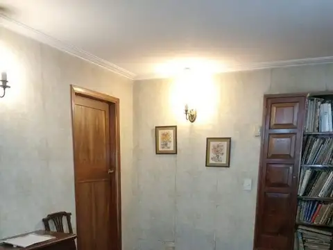 Casona BARRIO INGLÉS 6 amb. muy buena construcción