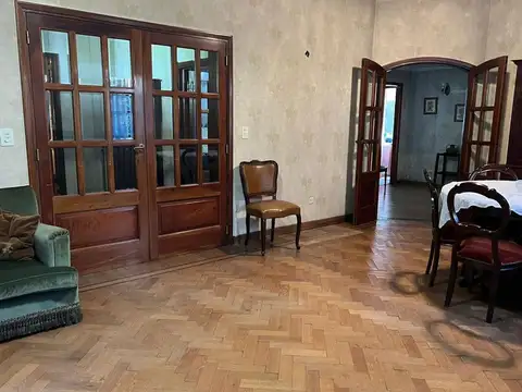 Casa 6 ambientes con 4 baños