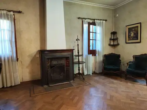 Casona BARRIO INGLÉS 6 amb. muy buena construcción