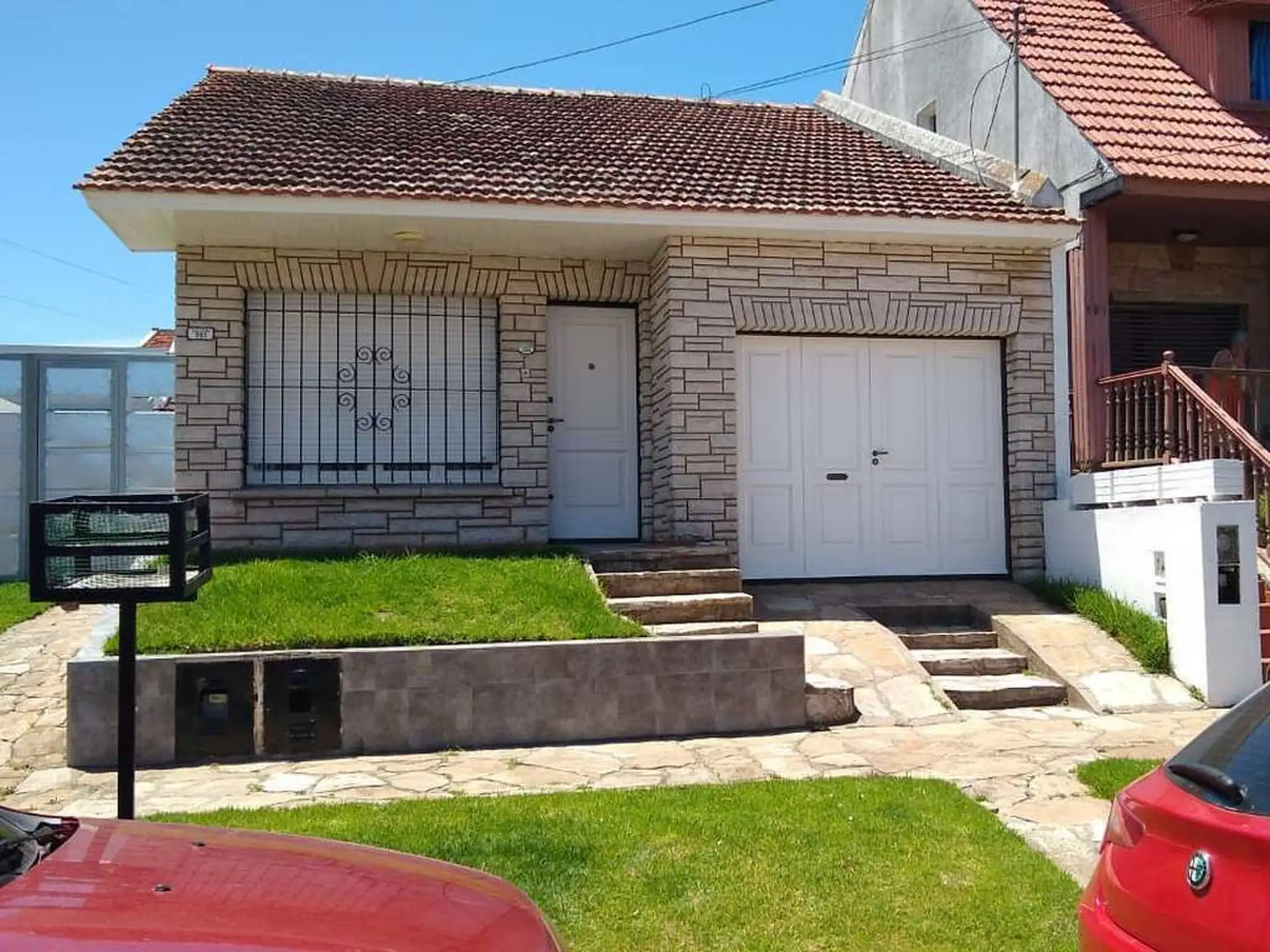Muy lindo chalet PH al frente de 3 ambs con cochera y patio