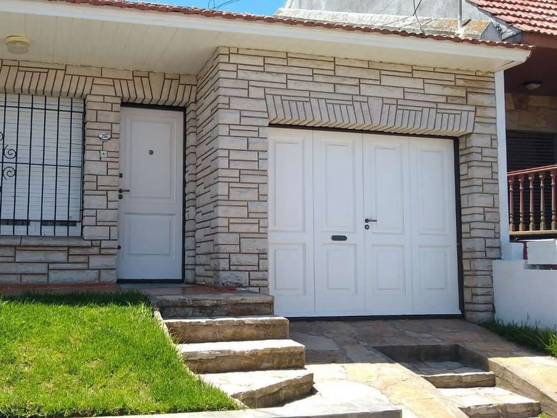 Muy lindo chalet PH al frente de 3 ambs con cochera y patio