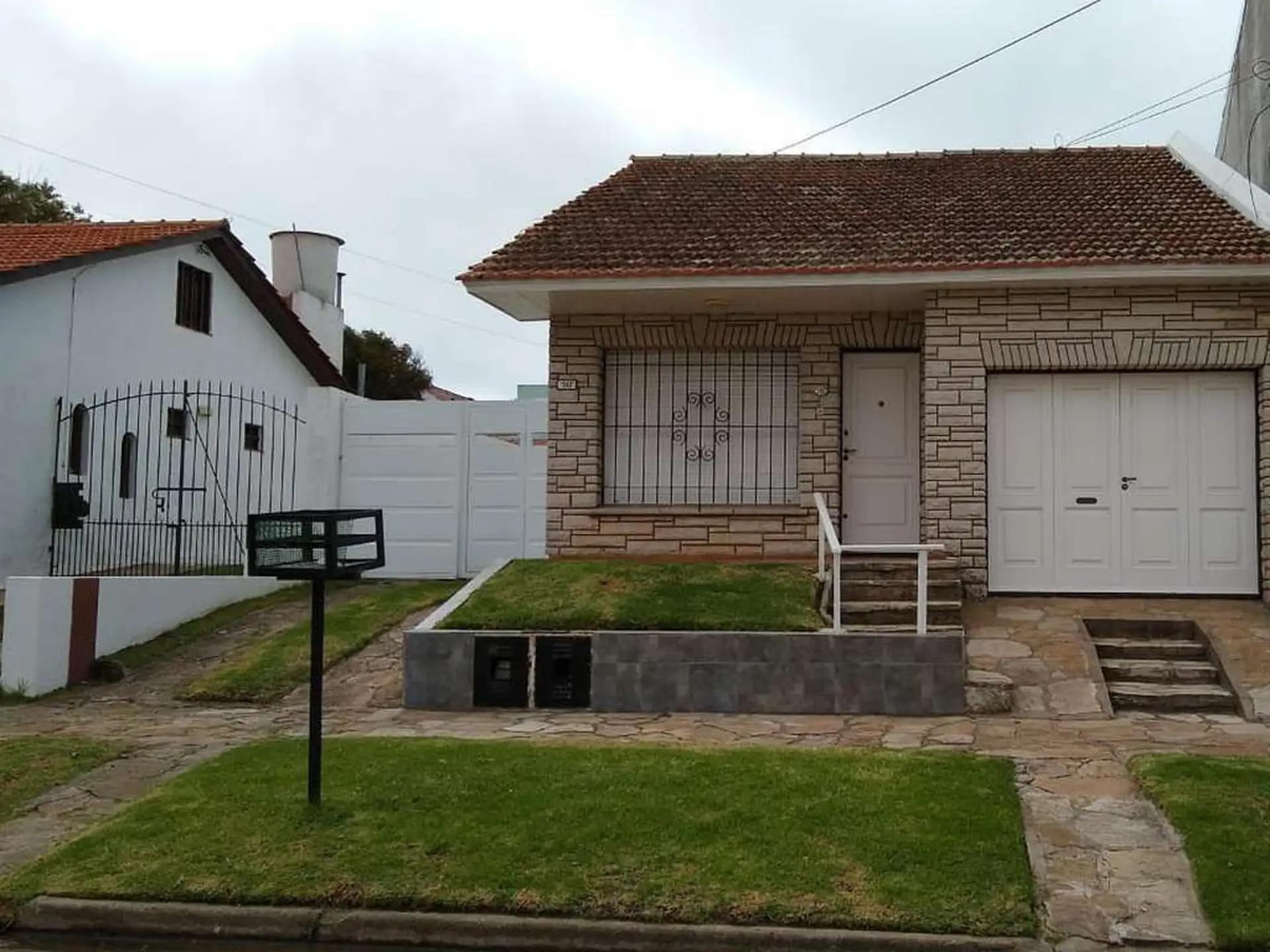 Muy lindo chalet PH al frente de 3 ambs con cochera y patio
