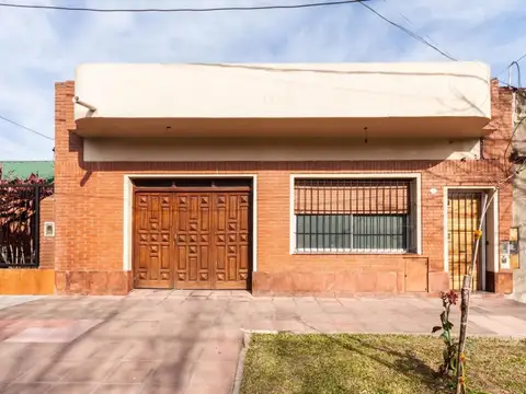 CASA DE 6 AMB CON PATIO ,GARAGE Y TERRAZA