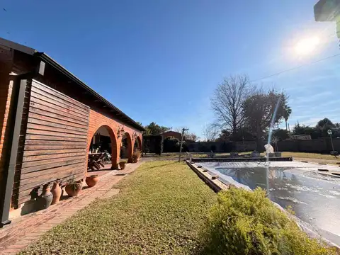 VENTA CASA EN ALTOS DEL SAUCE - EXCELENTE ESTADO