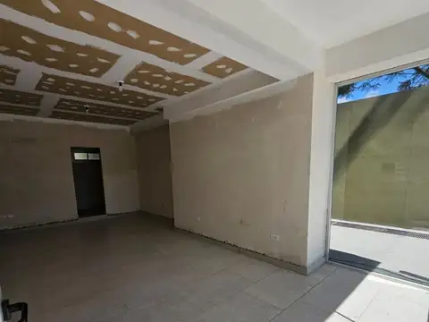 Local Comercial - Yerba Buena - San Martin Esq Pringles