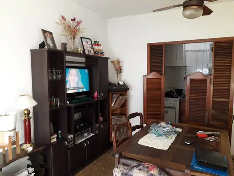 MORON SUR-A 8 C/ DE LA ESTACION-CASA AMERICANA DE 4 AMB Y 2 BAÑOS- PATIO-LAVADERO CUBIERTO Y TERRAZA