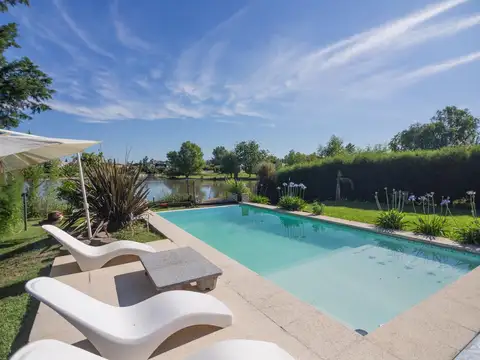 OPORTUNIDAD-Casa al agua en Venta San Marco