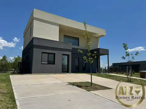 Barrio Santa Lucia, Pilar del Este 100