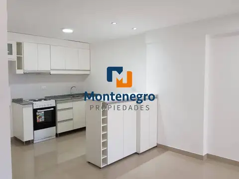 Profesor Agüer 5000, Piso 1