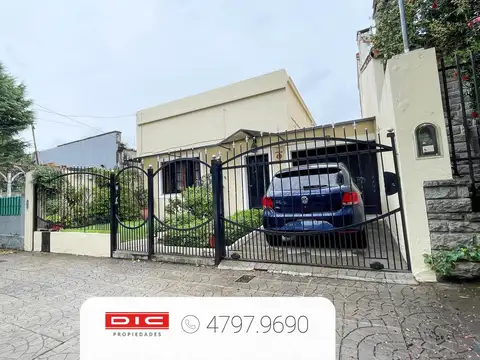 Casa 4 dormitorios Venta - Florida Mitre/Este