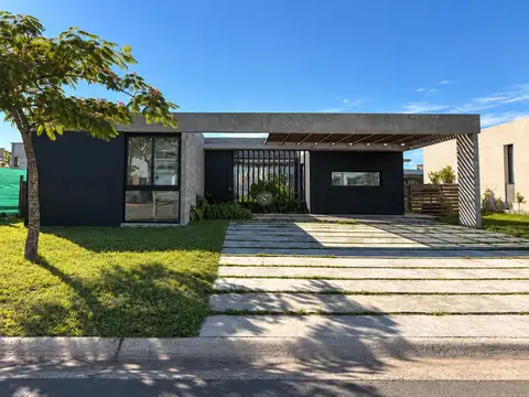 Casa  en Alquiler en Santa Emilia, Pilar del Este, Pilar