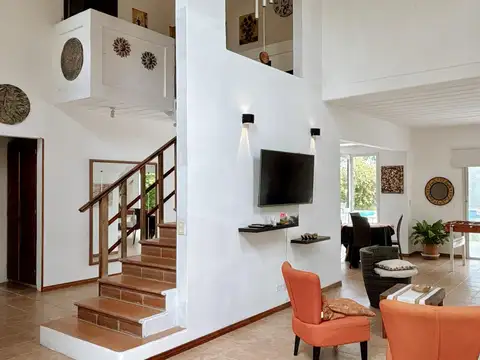 Casa 5 ambientes con 3 baños