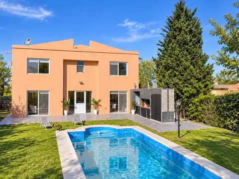 Casa 4 habitaciones jardin y pileta en alquiler anual