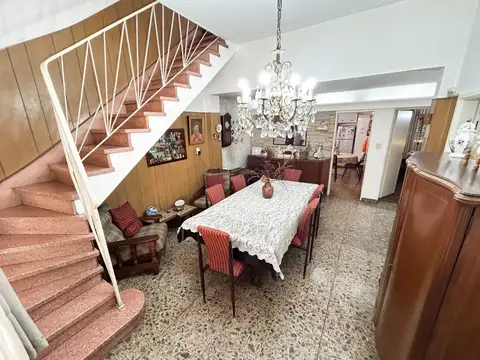 PH en 2 plantas de 4 ambientes, con garaje terraza y quincho