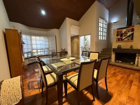 Casa 8 ambientes con 3 baños