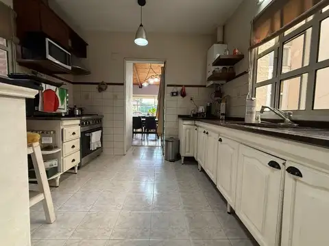 VENTA CASA 3 DORM SOBRE AV. COLONIZADORES