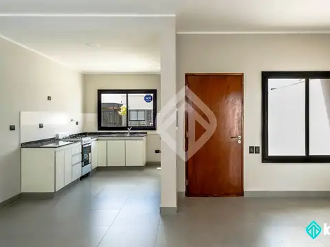 Casa en Alquiler con 1 cochera