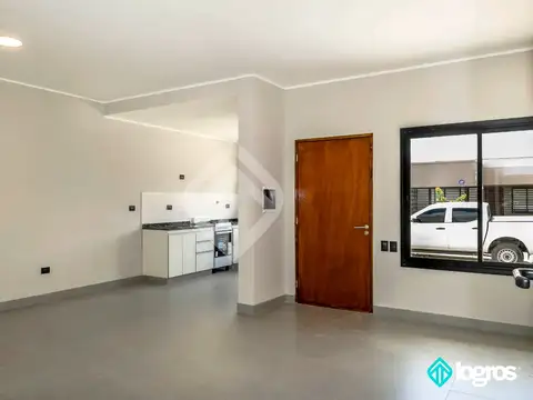 Casa 4 ambientes con 1 baño