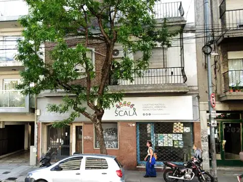 Propiedad Versátil-PATIO Cubierto-PH Frente AptoProfesional -Entrada indelpendiente Frente Vidriera y Metalica