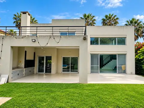 Casa 6 Ambientes con piscina - Barrio la Pradera