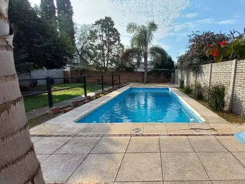 VENTA CASA 2 DORMITORIOS, PILETA CORONEL BOGADO