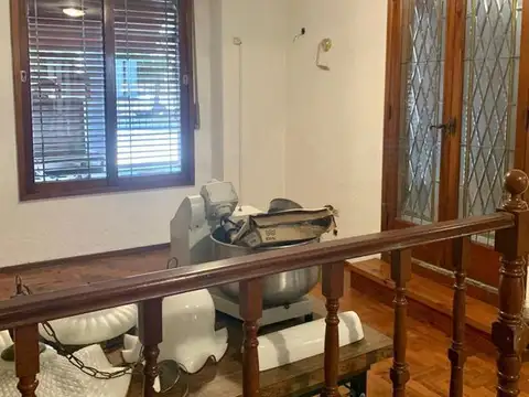 Casa 9 ambientes con 5 baños